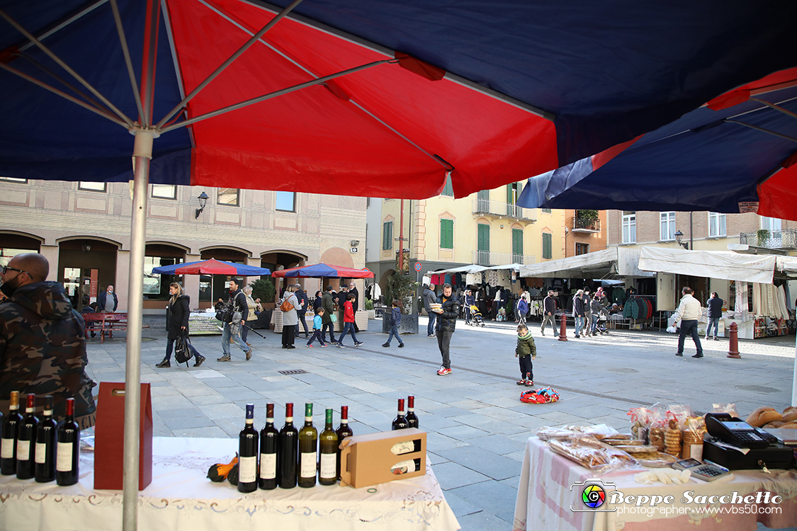 VBS_6224 - 10.ma Fiera Nazionale del Tartufo e Fiera dei Santi.jpg